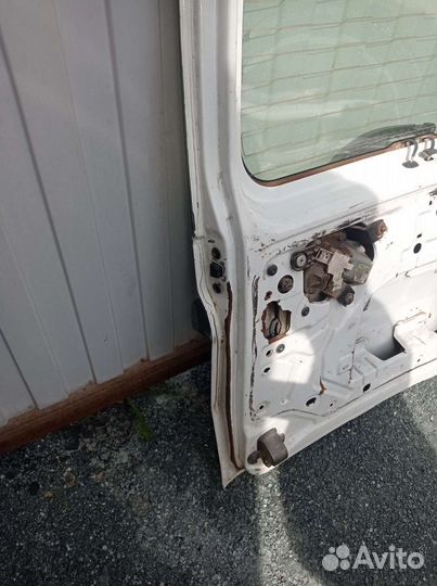 Двери багажника на LADA largus