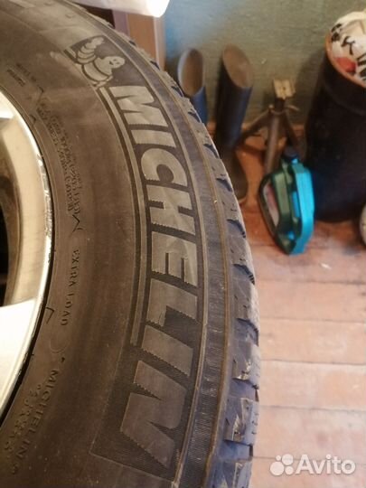 Зимние шипованные шины в сборе