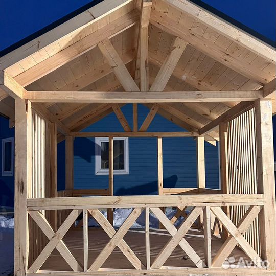 Беседка деревянная на сваях