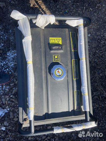 Бензиновый генератор