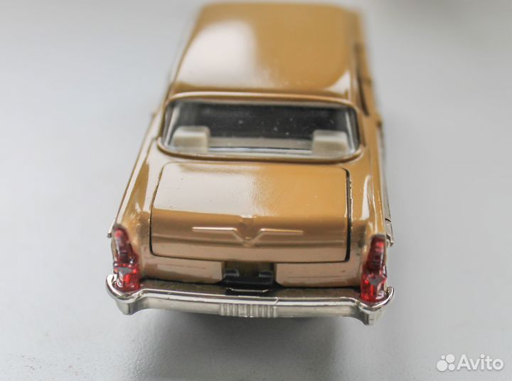 Модель 1:43 Чайка газ-13