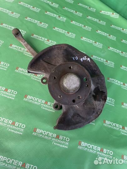 Кулак поворотный перед левый Mercedes W208