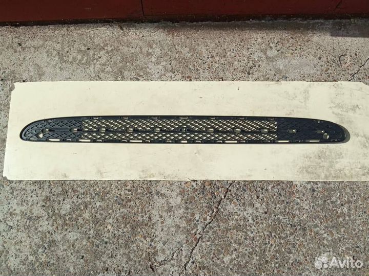 Решетка бампера MB w203 A2038851323 новая