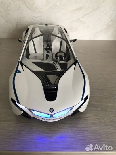 BMW i8 на пульте управления