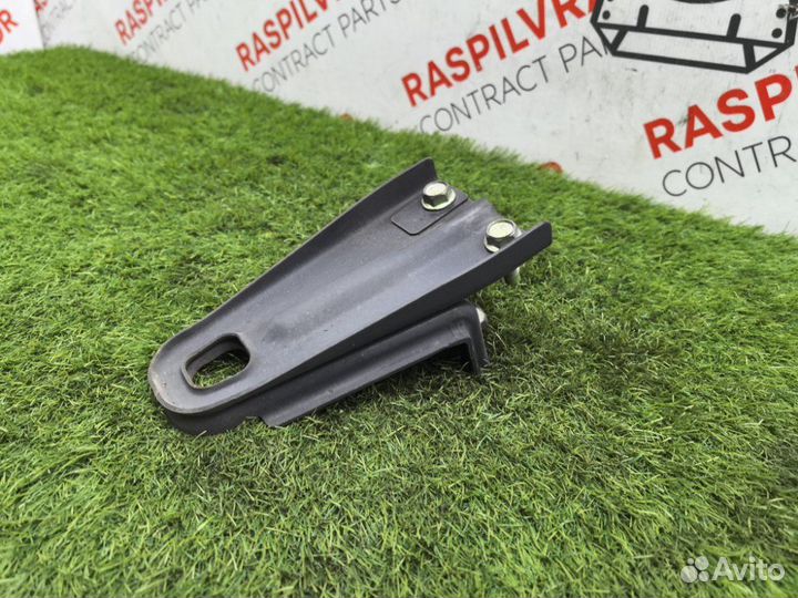 Крюк буксировочный задний Nissan Juke NF15 MR16DDT