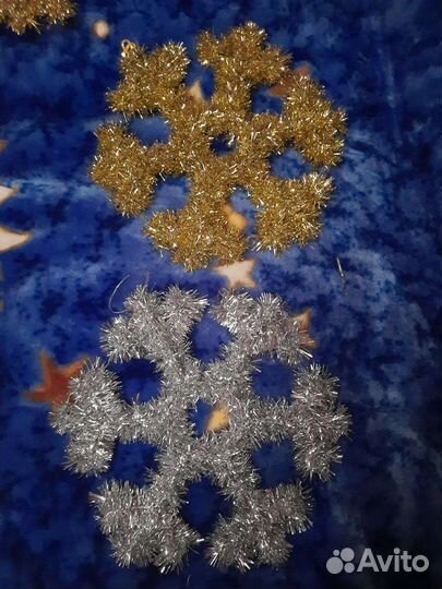 Новогодние украшения снежинки