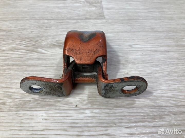 Петля двери задняя правая Hyundai Solaris