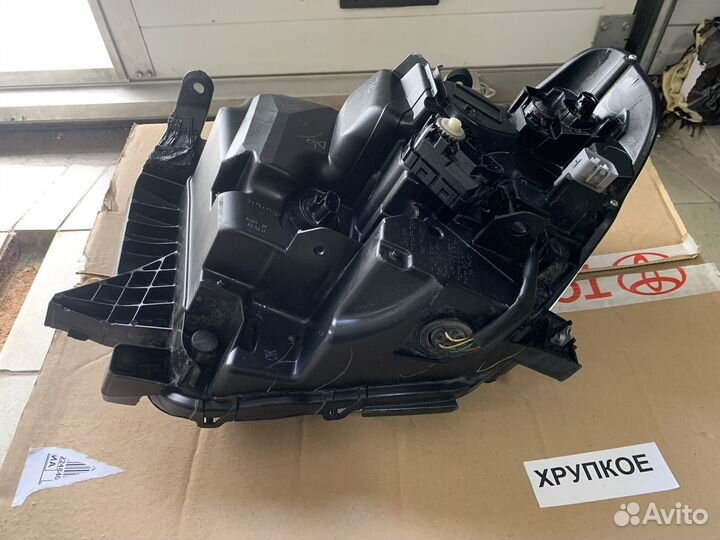 Передняя LED Фара на Тундру