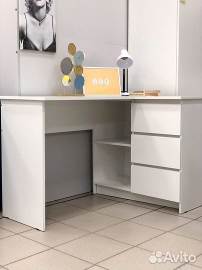Письменный стол белый в наличии