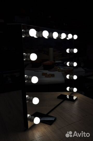 Гримерное зеркало с подсветкой