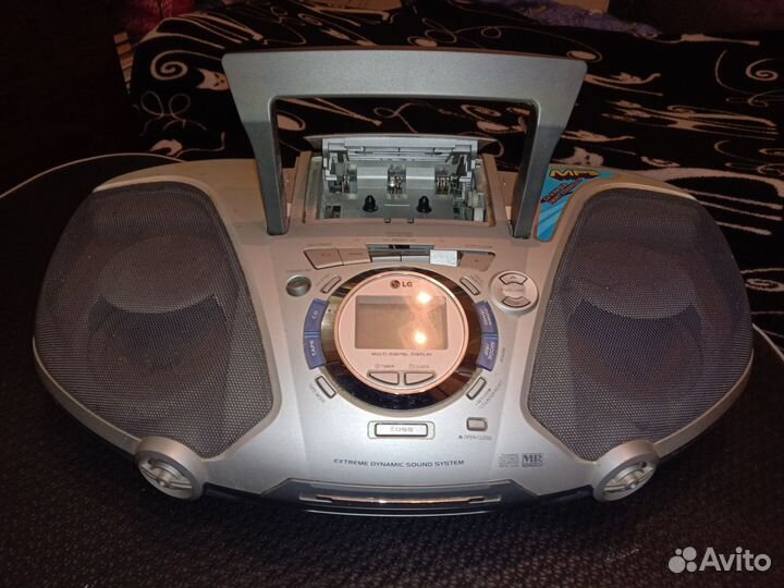 Магнитола LG 