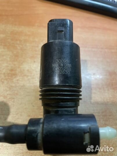 Моторчик стеклоомывателя Freelander 2 Land Rover