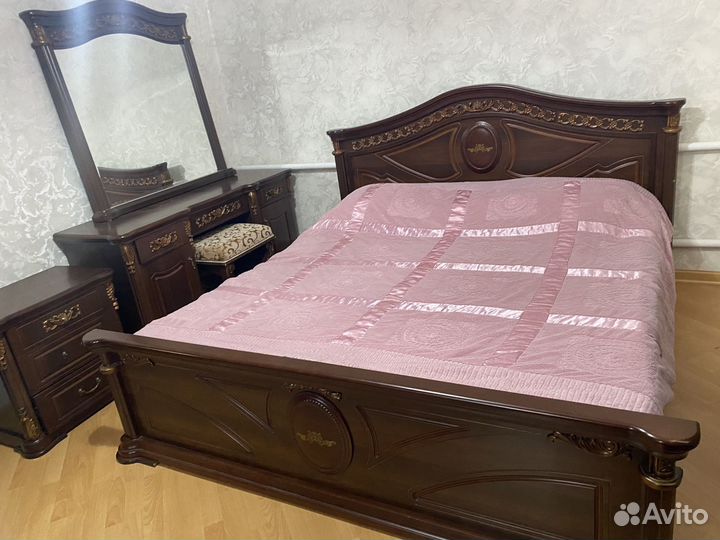 Спальный гарнитур бу