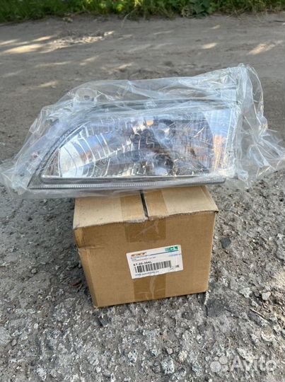 Фара и габарит Toyota Corona Premio ST210 99-01