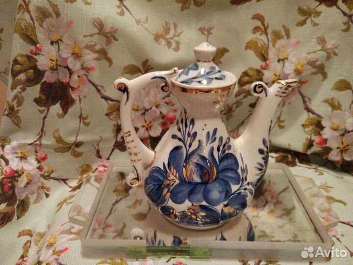 Чайники фарфороровые