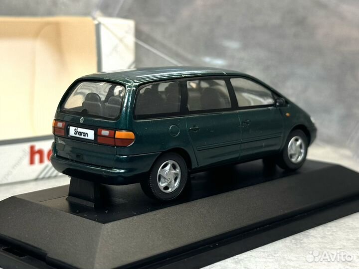 Модель автомобиля Volkswagen Sharan 1:43