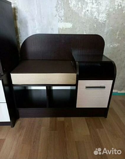 Банкетка с мягким сидением в прихожую