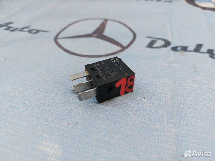 Реле топливного насоса Mercedes-Benz E-Class W210