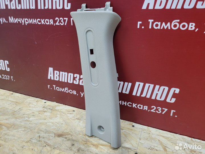 Обшивка средней стойки левая Renault Logan