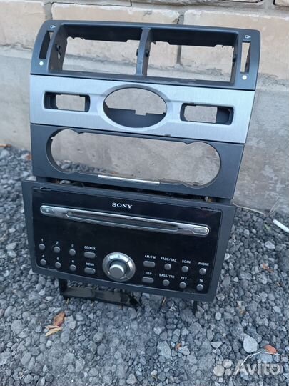 Магнитола sony+штатная рамка форд мондео 2003
