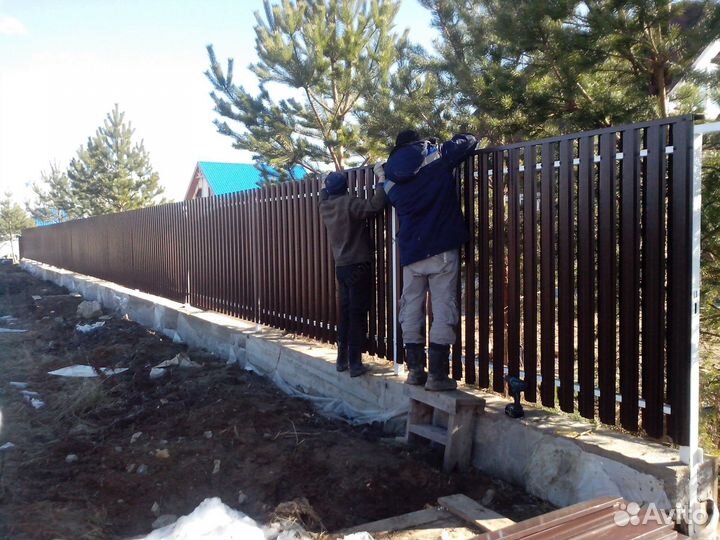 Забор из металлоштакетника