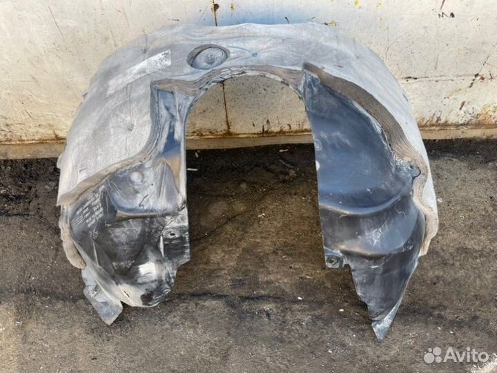 Подкрылок передний правый Ford Mondeo / Fusion 5