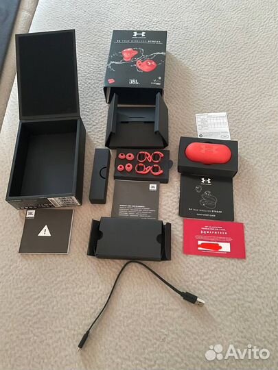 Беспроводные наушники jbl