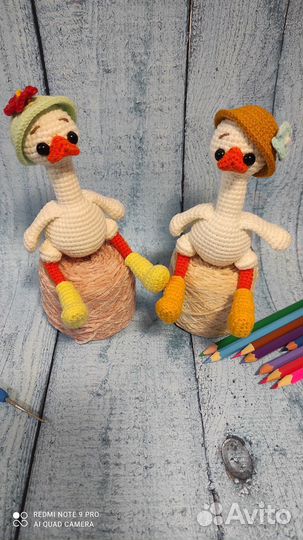 Игрушка гусь обнимусь вязаный