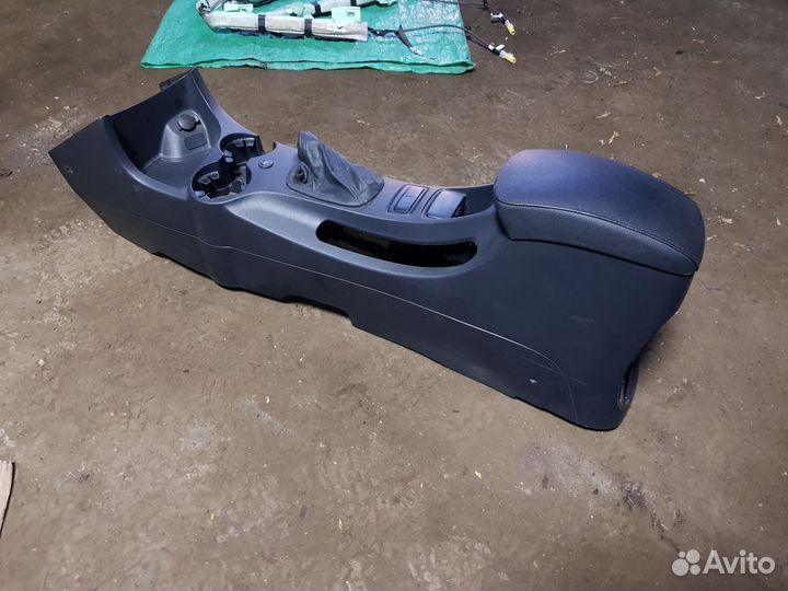 Подлокотник консоль в сборе Kia sportage II 04-10г