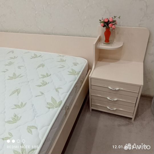 Кровать двухспальная с тумбочками