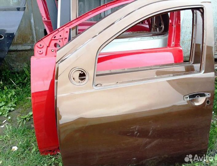 Дверь передняя левая Рено Сандеро 2008-2014