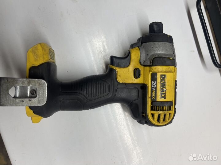 Импакт dewalt dcf885