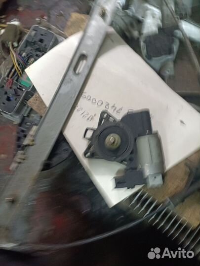 Стеклоподъёмник передний правый Mazda 3 BK