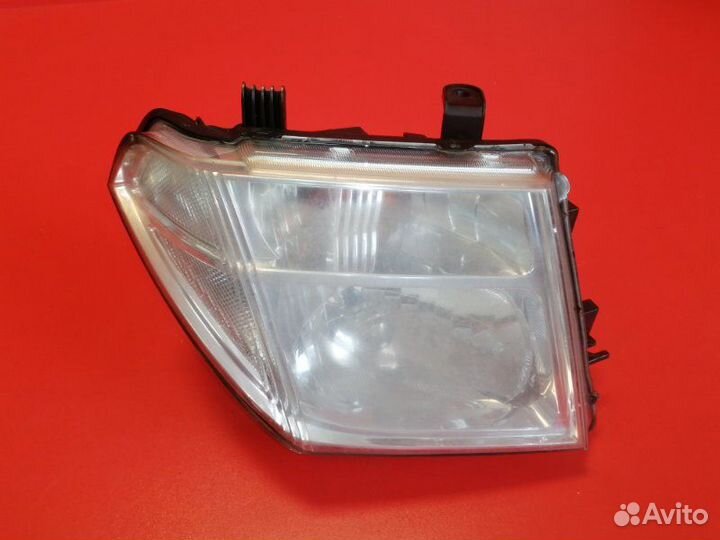 Фара передняя правая Nissan Navara D40 YD25ddti