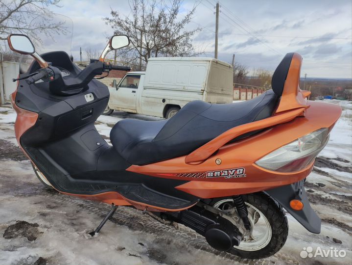 Скутер Bravo