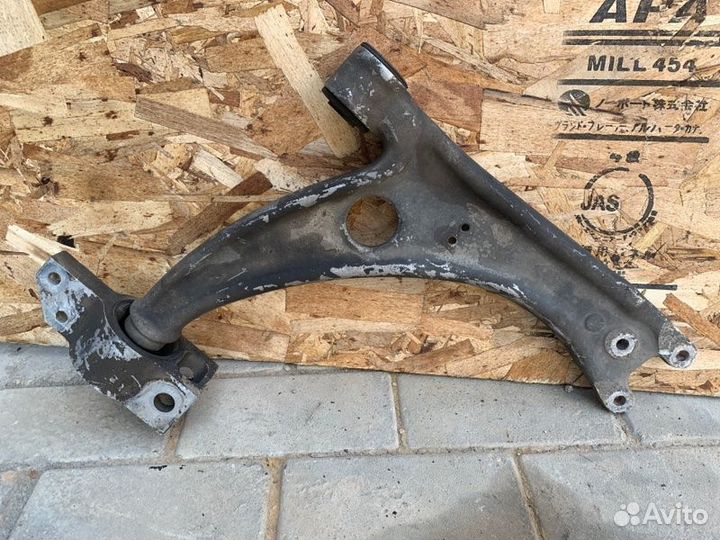 Рычаг подвески передний Volkswagen Tiguan 2.0 CAW