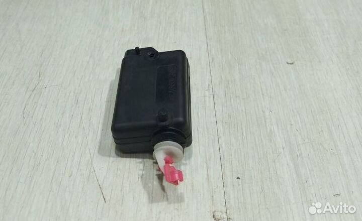 Активатор доводчик замка Renault sandero stepway 2