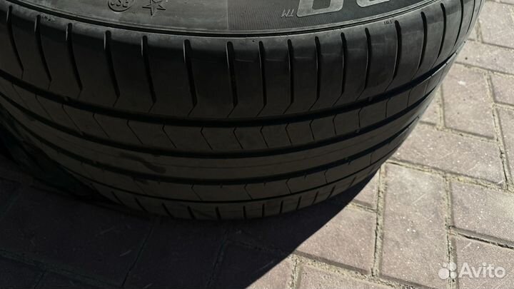 Pirelli P Zero 275/40 R21 и 315/35 R21 111Y