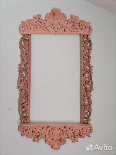 Зеркало в резной раме
