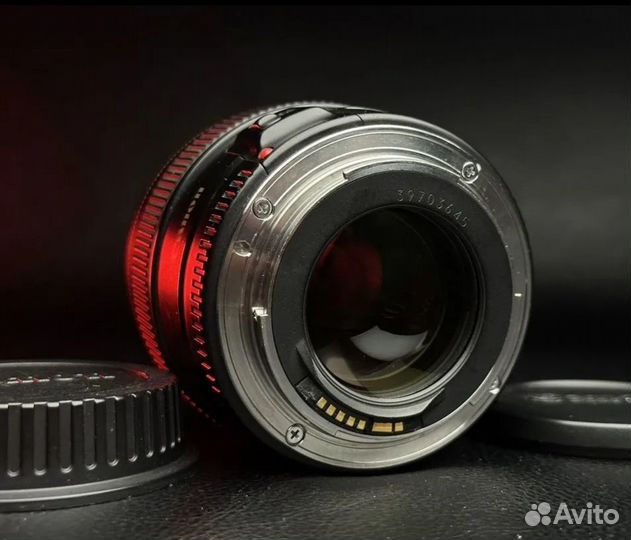 Объектив Canon 85 mm с диафрагмой 1.8 без торга