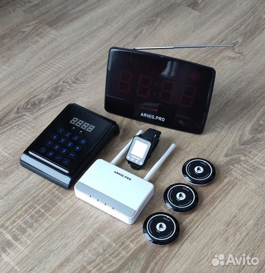 Кнопка вызова официанта в комллекте с часами табло