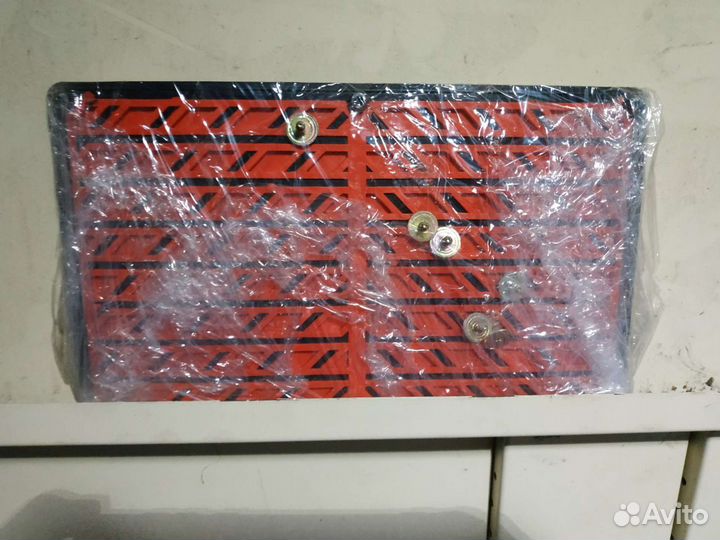 Подпятник для автоковриков универсальный