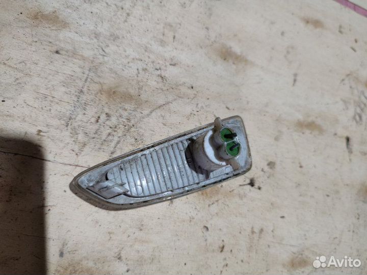 Повторитель поворота передний правый Opel Astra J
