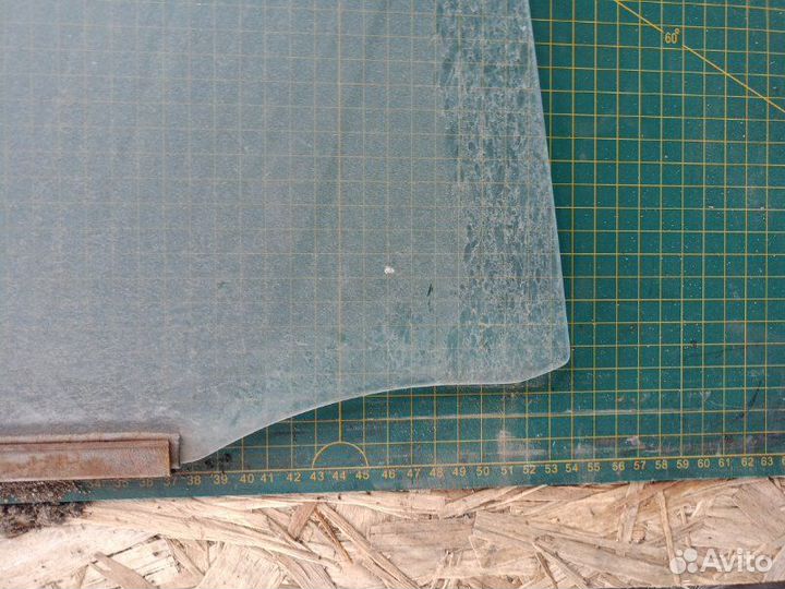 Стекло заднее правое Toyota Sprinter Carib AL25