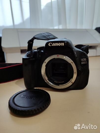 Зеркальный фотоаппарат Canon 600d