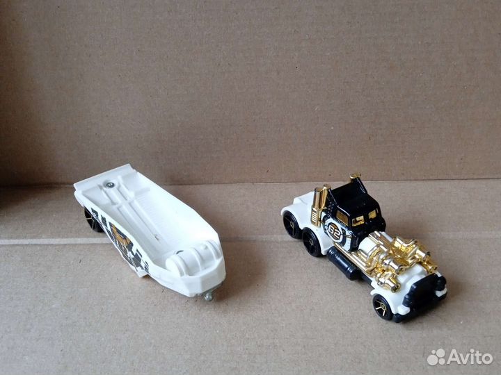 Машинка HotWheels Автовоз