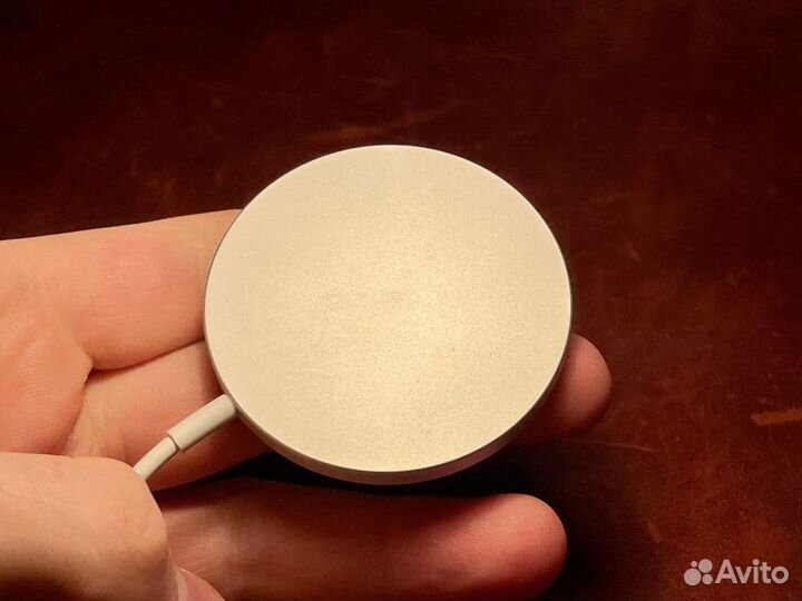 Беспроводное зарядное устройство Apple MagSafe