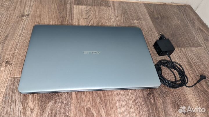 Ноутбук asus