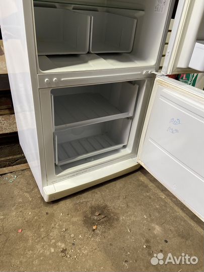 Холодильник Indesit