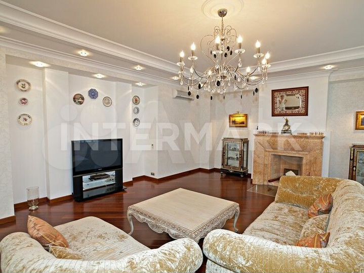 Дом 690 м² на участке 29 сот.